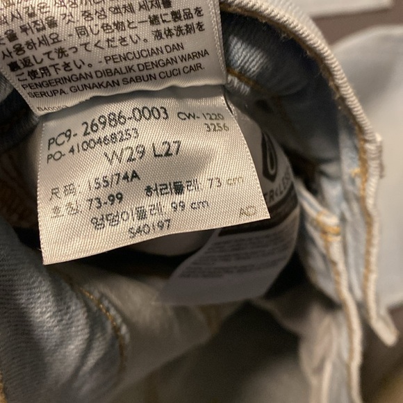 Levi’s High Waisted Taper Jeans - Picture 9 of 12